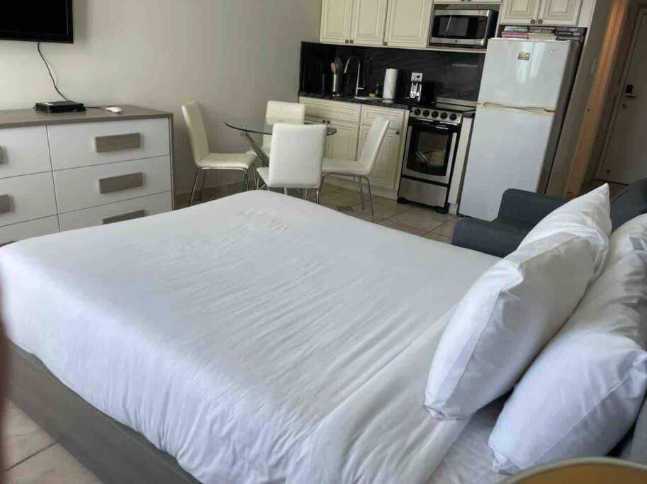 Chic Ocean Front Studio! Appartement Miami Beach Buitenkant foto