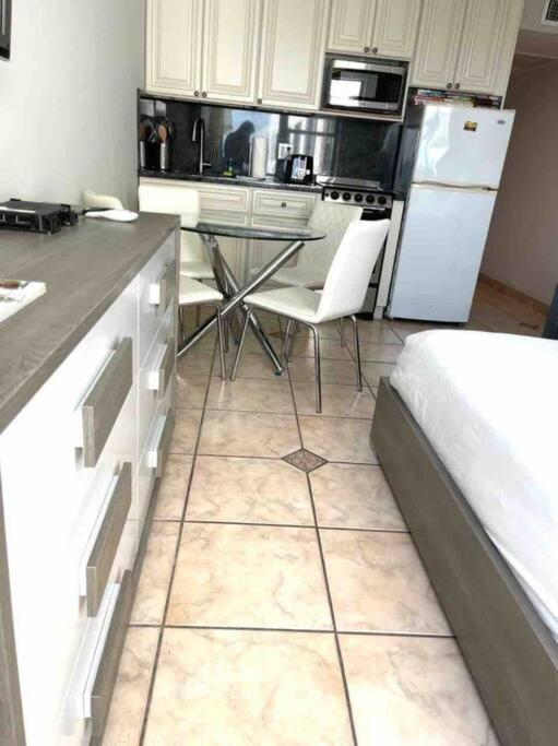 Chic Ocean Front Studio! Appartement Miami Beach Buitenkant foto